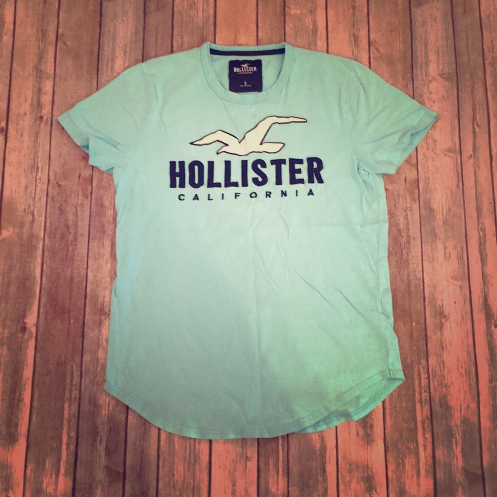 Hollister men’s small Tee shirt